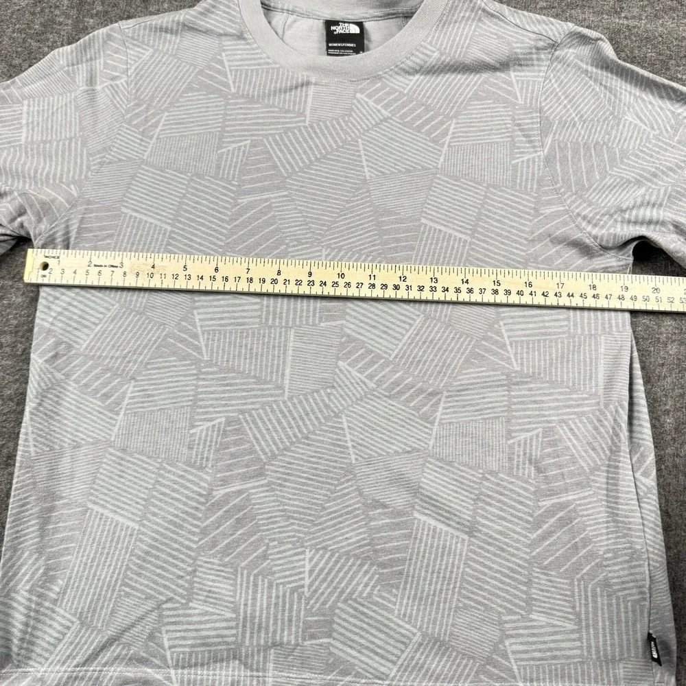 The North Face Shirt Womens Medium Gray Geometric Pattern Crewneck Hike Outdoors - Picture 5 of 8